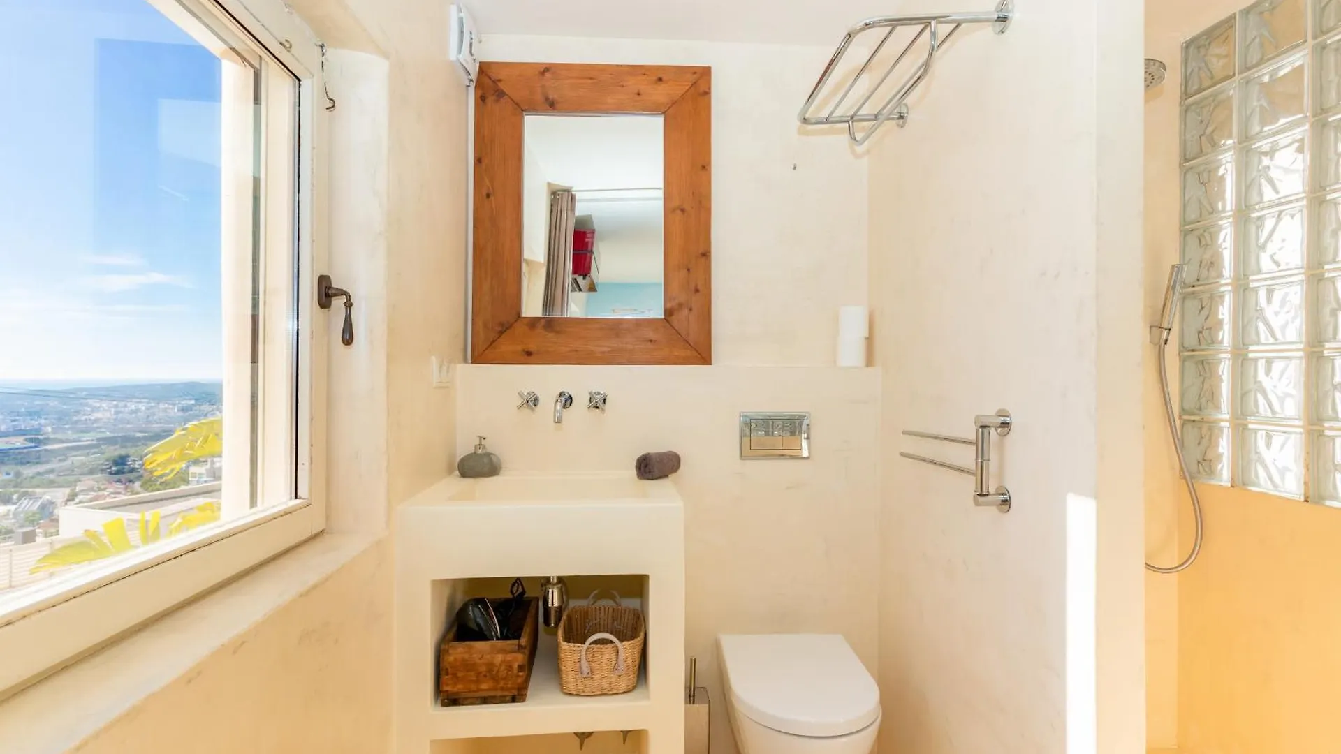 Stunning Villa Ibizenca With Private Pool In シッチェス