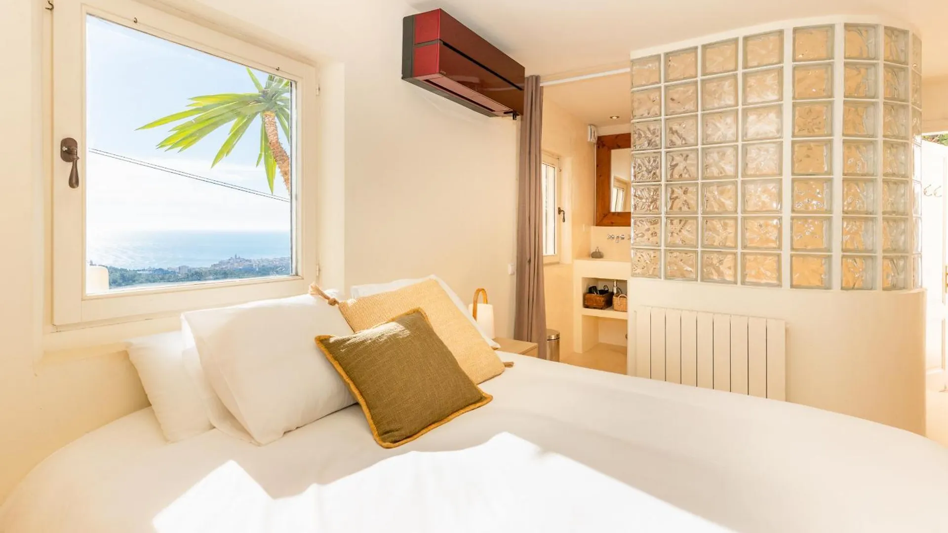 Stunning Villa Ibizenca With Private Pool In シッチェス スペイン