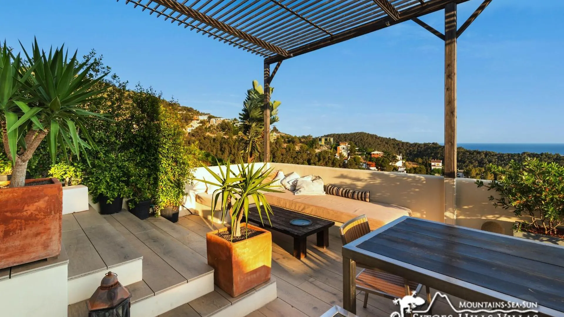 Stunning Villa Ibizenca With Private Pool In シッチェス