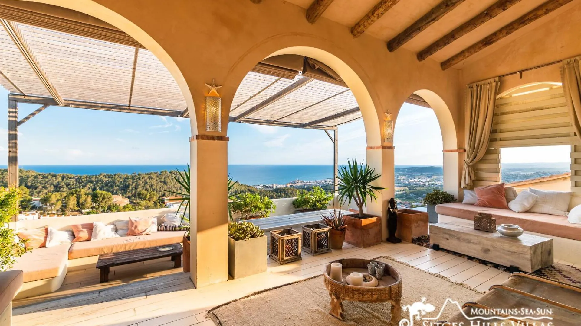 Stunning Villa Ibizenca With Private Pool In シッチェス