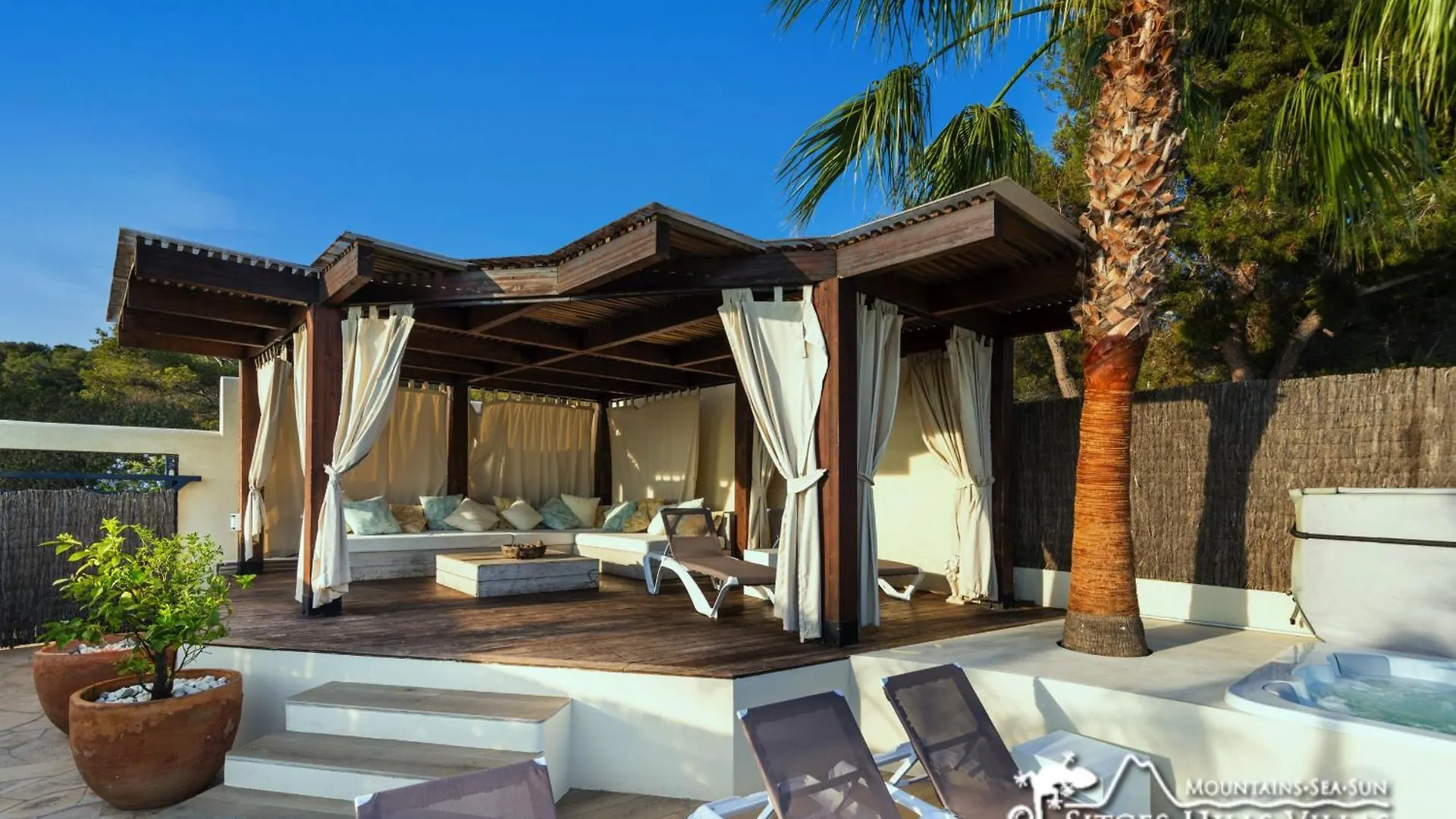 Stunning Villa Ibizenca With Private Pool In Sitges