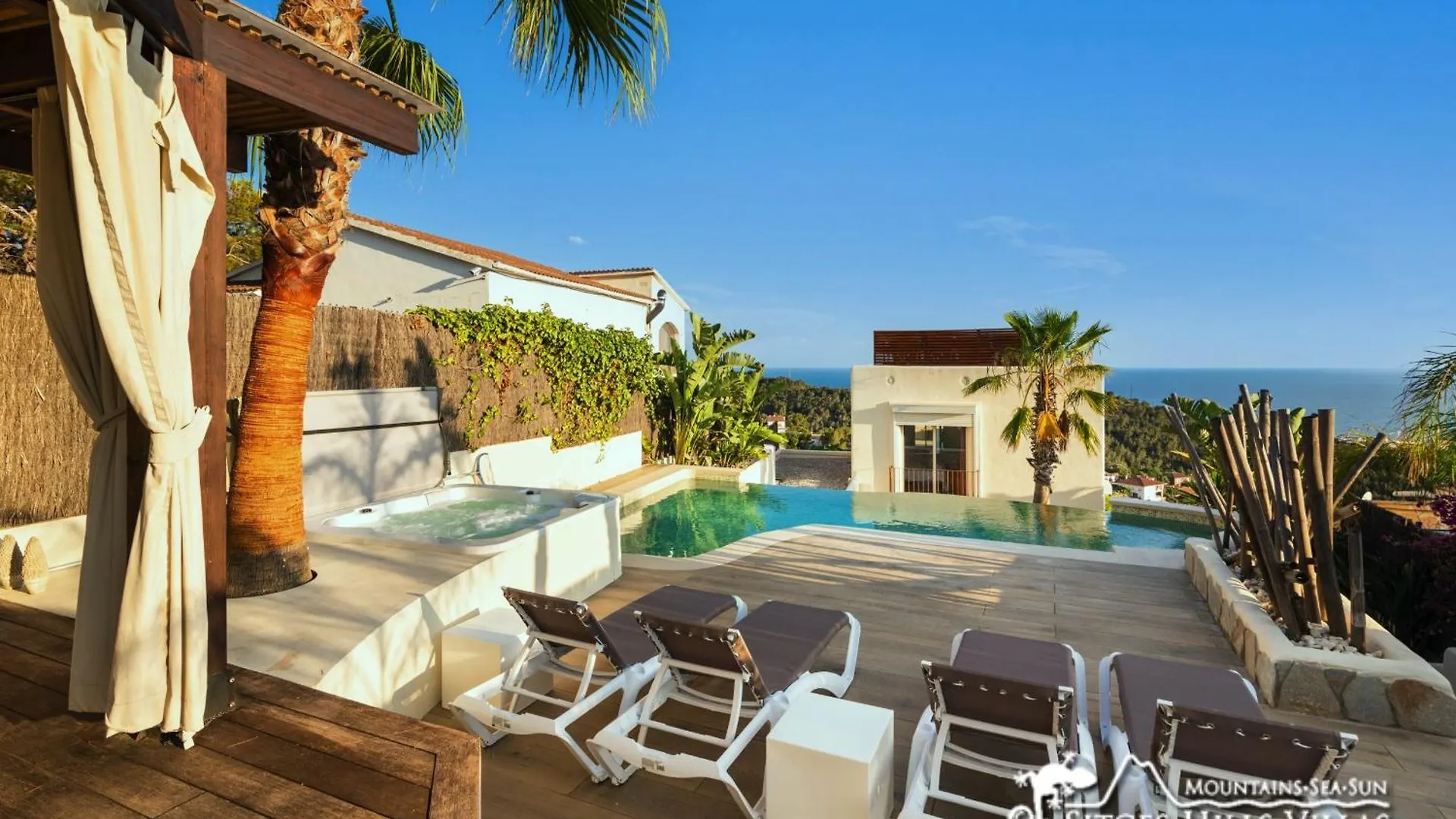 Stunning Villa Ibizenca With Private Pool In Sitges